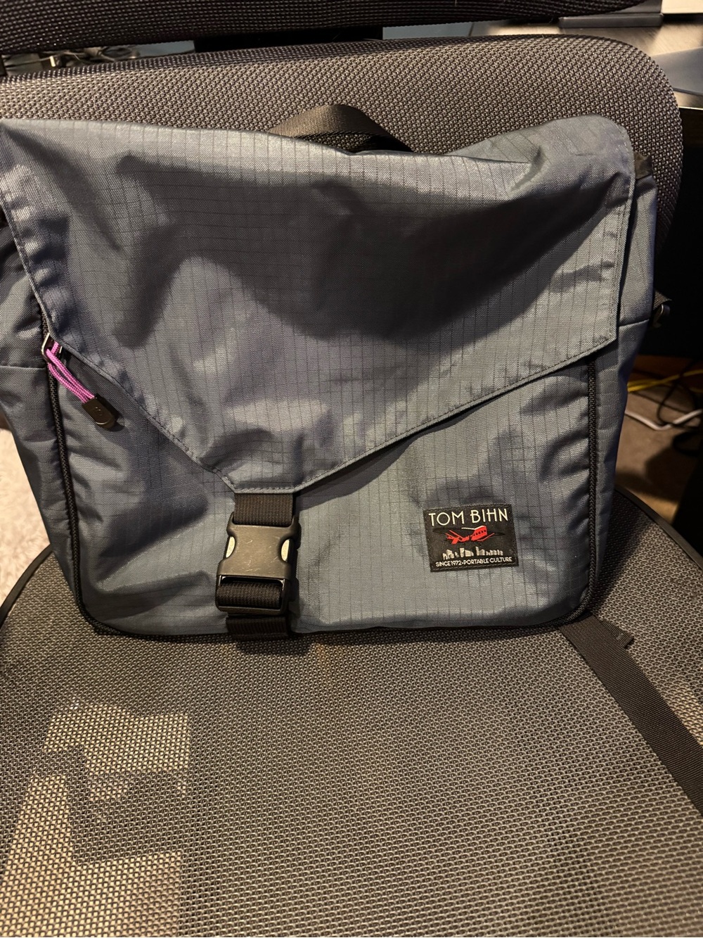 Tom Bihn Men's Nightwalk discontinued Messenger Bag with Secure Buckle